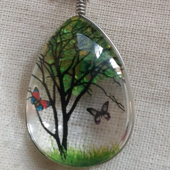 Butterfly Resin Necklace - Picture 1 of 4